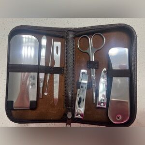Saddelbred 8PC Manicure Set Kit Leatherette Pouch Grooming Set
